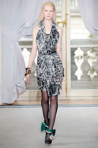 Look 32